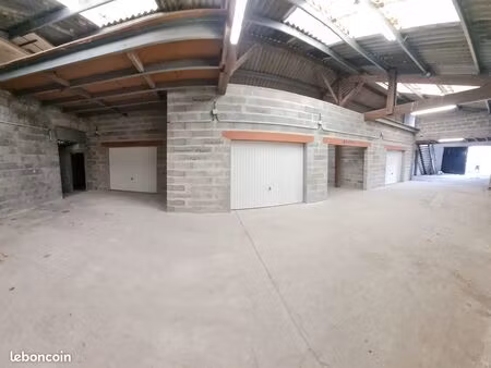 garde meuble/ box / local de stockage / dépôt / local professionnel / entrepôt à parempuyr