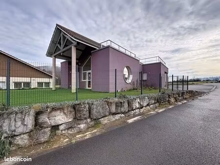 local 210 m² sainte-marie