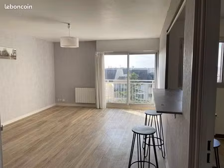 t4 en location la riche