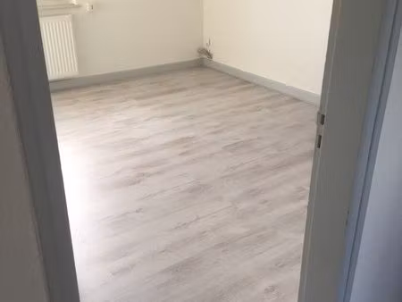 appartement f2 de 50 m2 au 3éme et dernier étage  proche du lycée xavier marmier