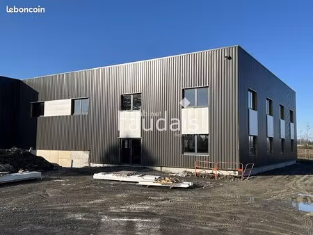 local 752 m² saint-lô