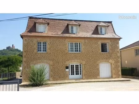 appartement dans un bel immeuble calme