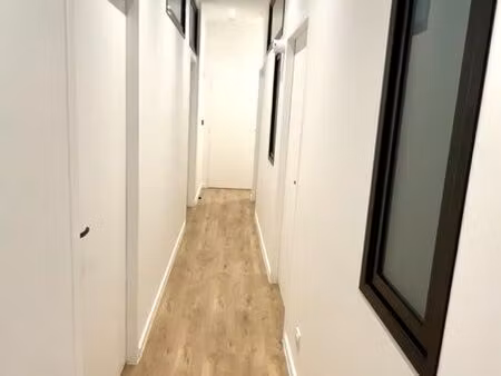 bureau libéral tout inclus