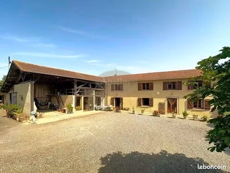 maison 14 pièces 260 m²