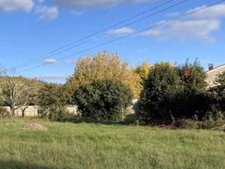 terrain comps 1000 m2 + dépendance