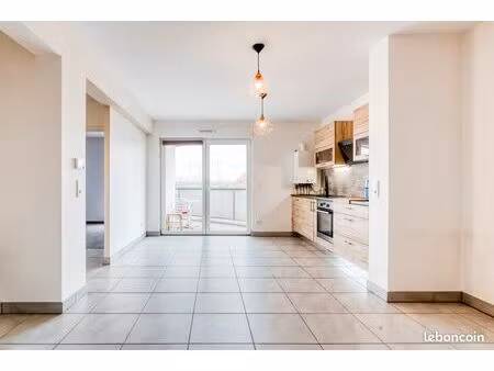 bel appartement sans travaux avec place de parking – rue calme