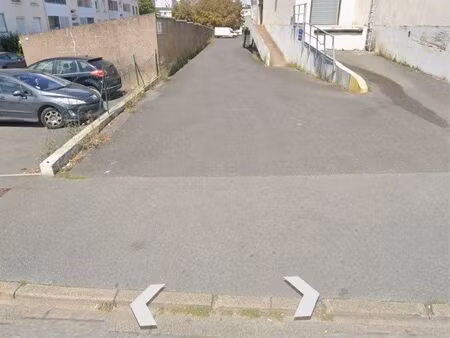 place de parking couverte