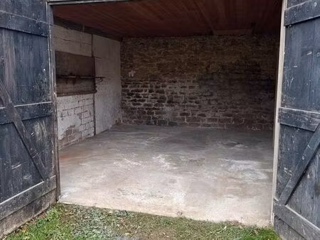 garage / box de 25 m² à louer – idéal voiture & stockage – cousance