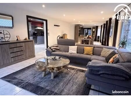 maison 8 pièces 202 m²