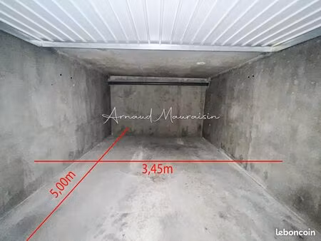 parking/box 17 m² la chapelle-en-serval