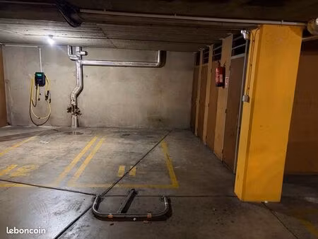 place de parking sécurisée