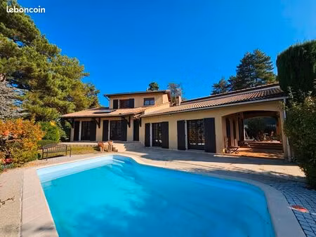 maison familiale avec piscine  grand terrain et vue dégagée – drôme des collines