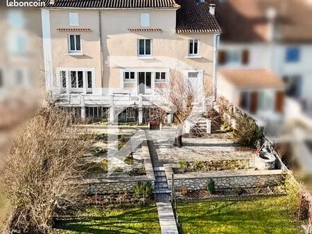 maison 7 pièces 210 m²