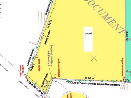 terrain constructible 590m²