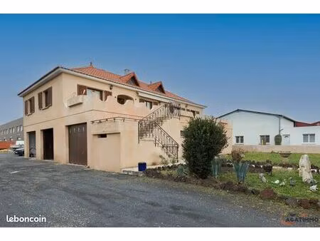 ensemble immobilier mixte : 218 m² locaux/entrepôts + maison 143 m² – cournon z.i