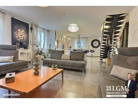 immeuble 8 pièces 253 m²