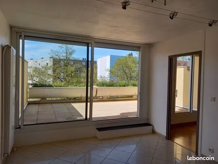 loue f2 50m2 +terrasse 20m2 - chauffage collectif compris