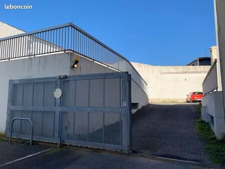 une place de parking sécurisée chartrons bordeaux