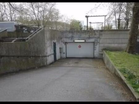 place parking couvert