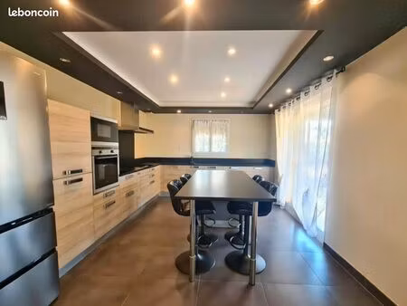 jolie maison 141m2 avec terrain arboré et clôturé + dépendance