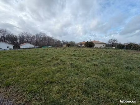 terrain 1 521 m² urgons