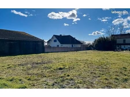 terrain 734 m² ygos saint saturnin