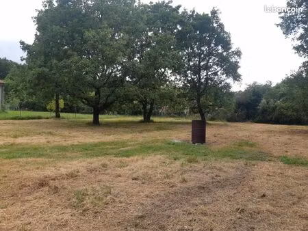 terrain 1 053 m² fronton