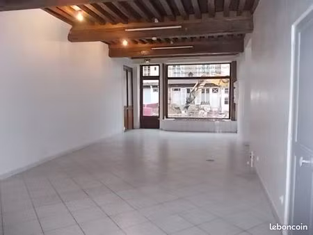 boutique éphémère à louer avec appartement f1 meublé