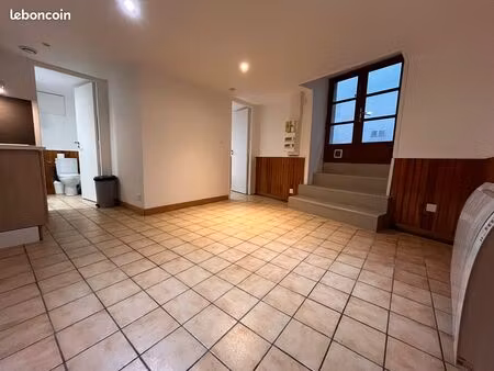 local atypique divers stockage bureau activitée professionnelle ou associative