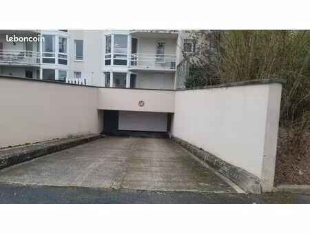 parking souterrain 13 m² ~ accès libre et autonome ~ quartier calme et sécurisé ~ gare rer