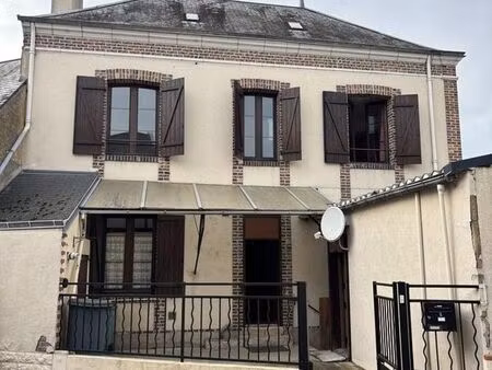 maison de ville 85 m² bessé-sur-braye