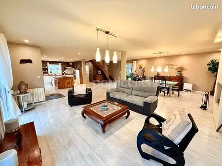 maison 5 pièces 163 m²