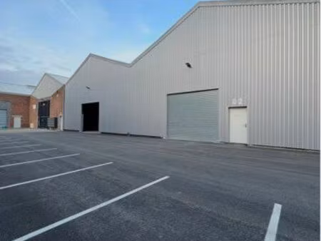 entrepôt 120 m² – idéal stockage / artisan / investissement