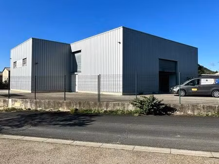 location entrepôt commercial + bureaux 600m2