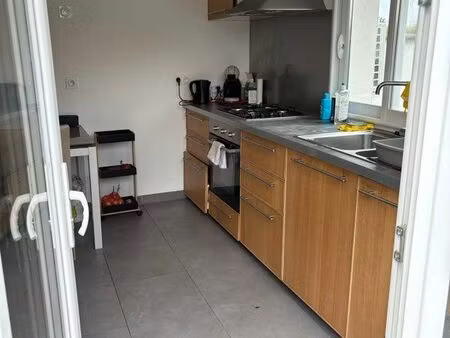 petite maisonnette avec terrasse bias