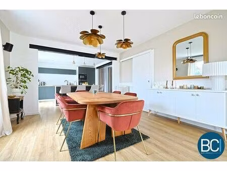 maison 7 pièces 148 m²