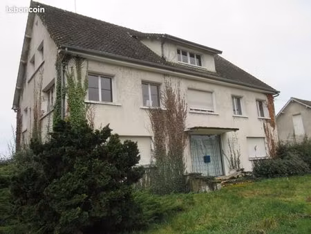 maison résidence... potentiel pour 9 logements... 14 pièces..