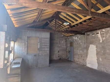 local / box de stockage / garde meubles / garage / parking à louer