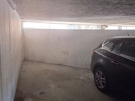 à vendre : parking fermé et sécurisé - dax(40)