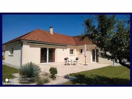 maison de plain pied - 7 pièces - 152 m²