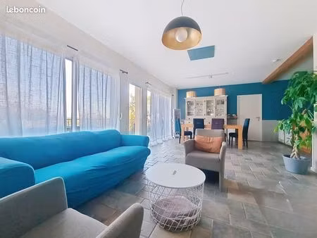 maison contemporaine avec piscine pour grande famille