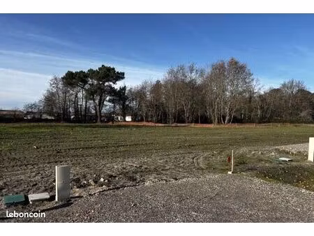 terrain 930 m² margaux