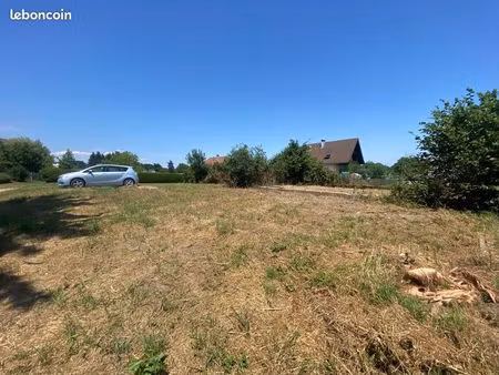 terrain dans impasse 8 ares