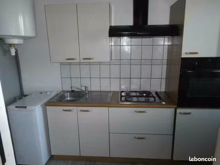 f2 à 200 m du marché