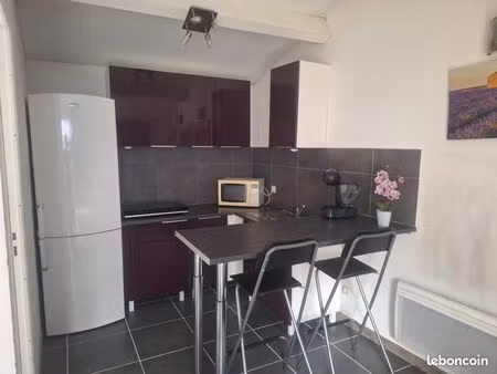 t2 meublé avec terrasse et parking privee