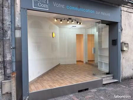 local commercial - professionnel en plein centre de mussidan / bon emplacement