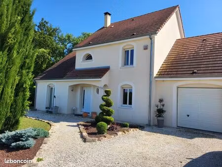 ? maison familiale avec piscine  grand jardin & garage aménageable – broindon (21) ◊ 135 m