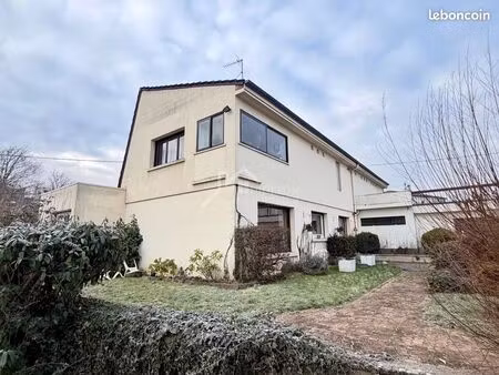 maison 6 pièces 211 m²