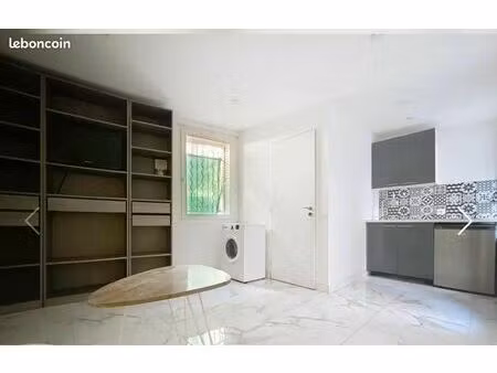 location studio rénové uchaud centre du village