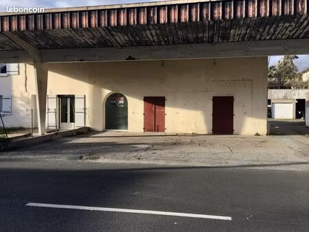 location local commercial 85 m² – bergerac – parking privé – accès pmr – axe stratégique